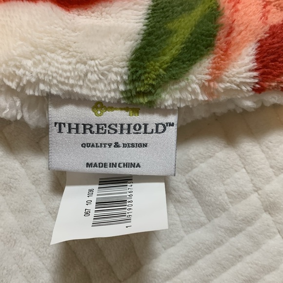 NWT Threshold Plush Sherpa Throw, Fall Decor Floral Pointsettia Design, 50”x60” - Picture 10 of 12